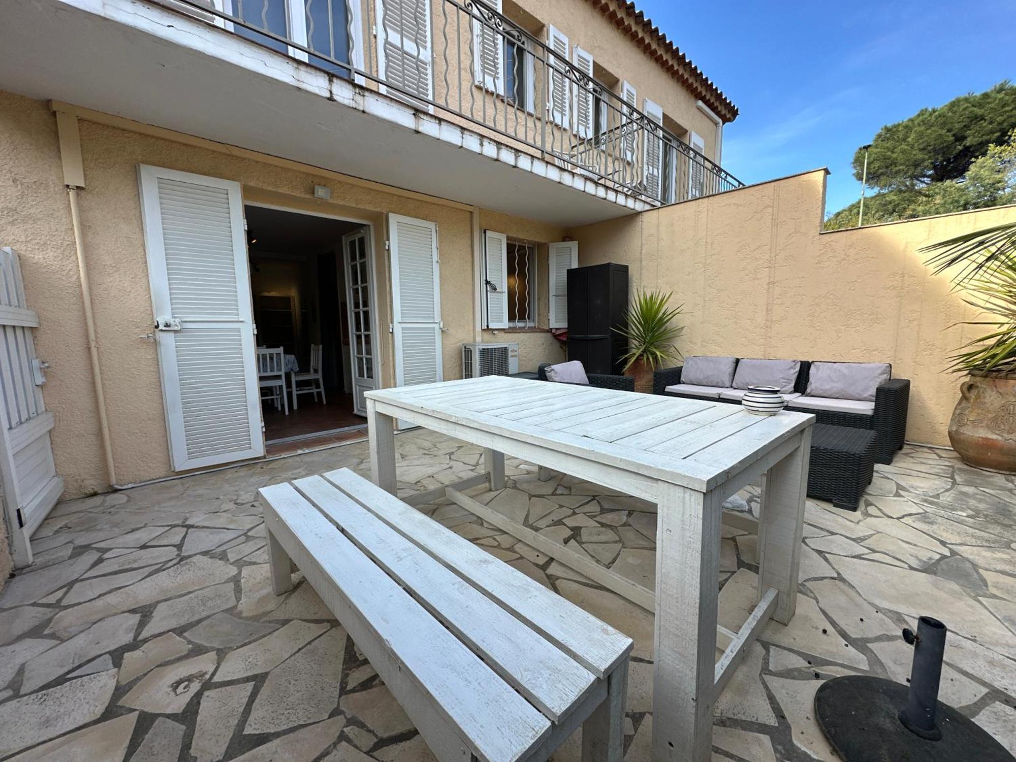 Superbe Emplacement , Terrasse Et Parking! 圣特罗佩 外观 照片