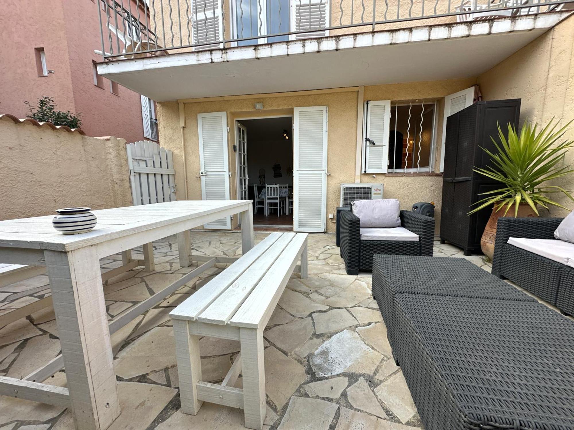 Superbe Emplacement , Terrasse Et Parking! 圣特罗佩 外观 照片