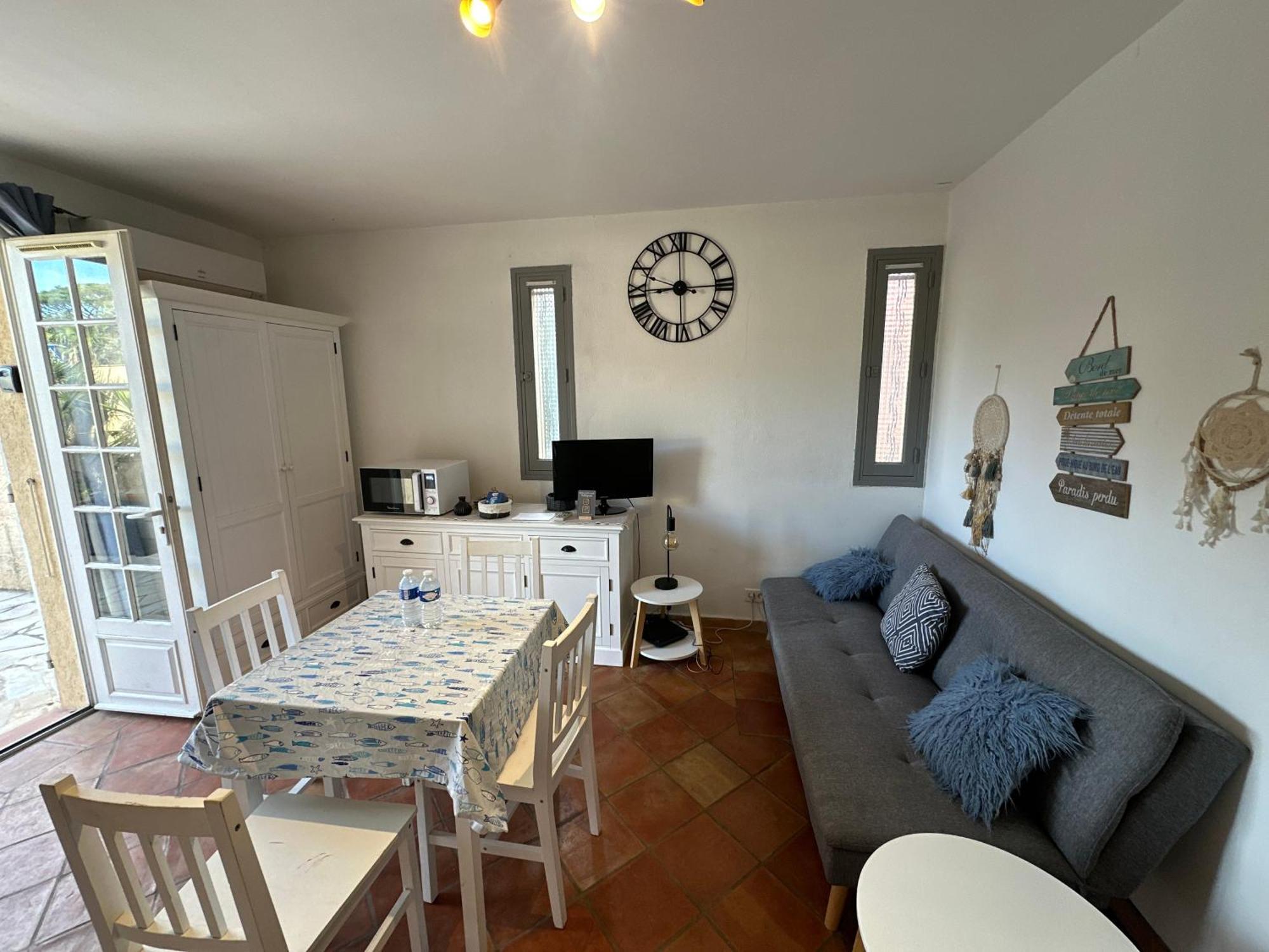 Superbe Emplacement , Terrasse Et Parking! 圣特罗佩 外观 照片